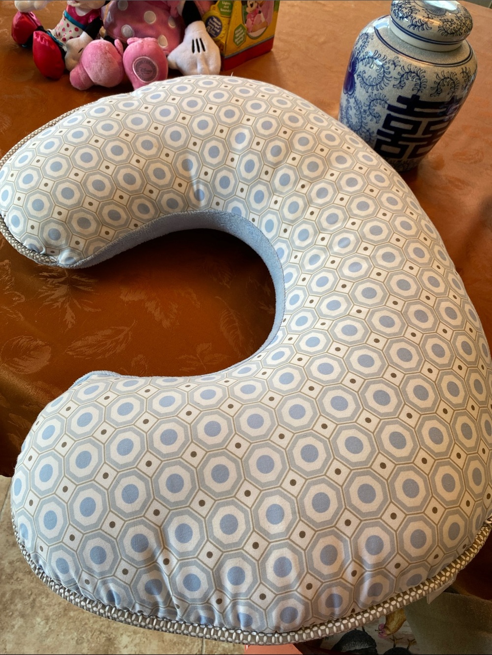 Hexagon Pattern U-Shaped Pillow in Blue & Cream